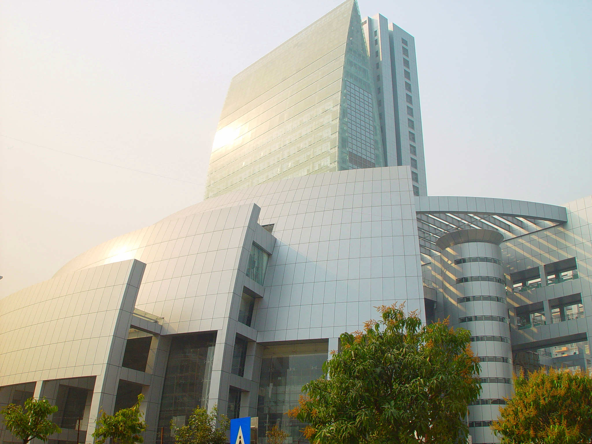 鋁幕墻單板與拉絲鋁板的區(qū)別
